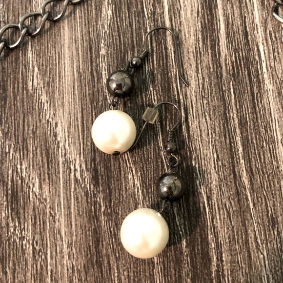 3/$25 Faux Pearl Drop Earrings - Picture 2 of 3